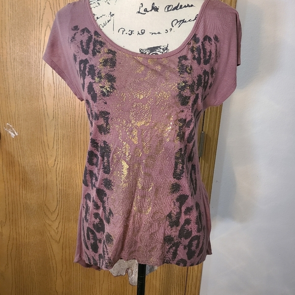 Deb Leopard Animal Print Sequin Open Back High Low Sparkle T-shirt - Picture 2 of 3